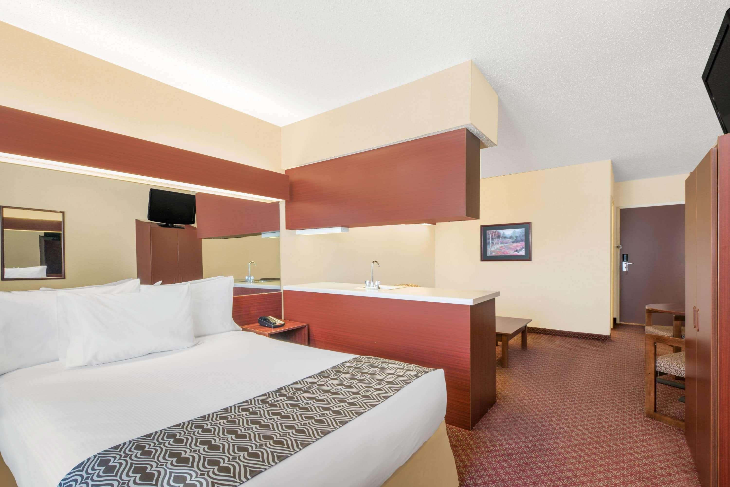 Microtel Inn & Suites By Wyndham Гамбург Экстерьер фото